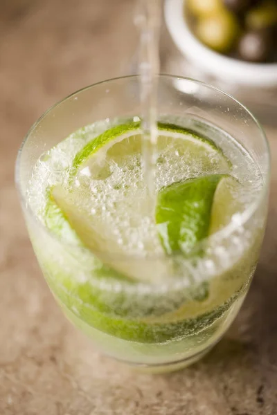 Glas Cocktail Mit Zitrone Und Limette — Stockfoto
