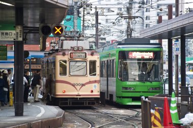 Tren istasyonundaki insanlar. 