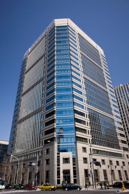 Japonya 'daki ofis binalarının modern cam cepheleri