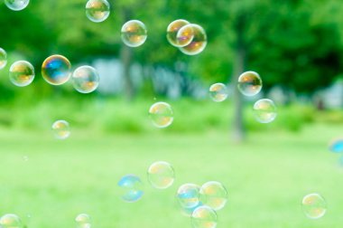  Gökkuşağı kabarcıklar balonu üfleyici üzerinden