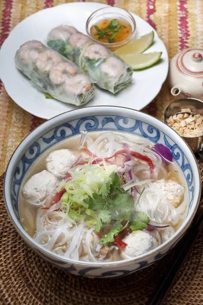 Asiatische Nudeln Mit Fleisch Und Gemüse Traditionelles Japanisches Essen Auf — Stockfoto