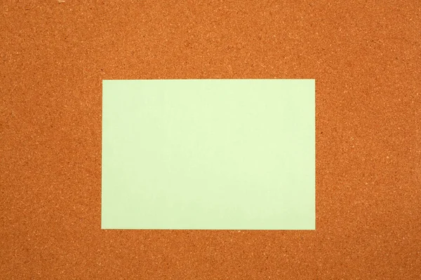 bir mantar tahtaya not kağıdı.