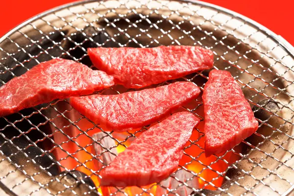 热木炭肉片亚洲烧烤食品风格 — 图库照片