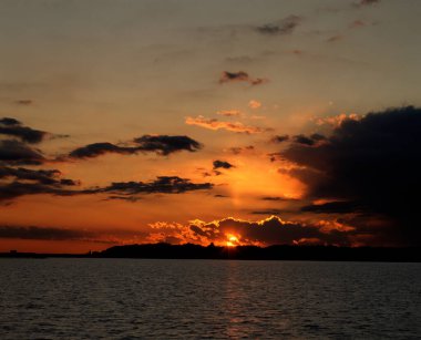 Gün batımında gökyüzü ve bulutlar