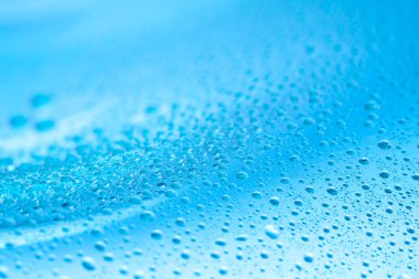 Mavi Arkaplanda Su Damlaları 