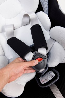 Araba koltuğu emniyet kemeri.