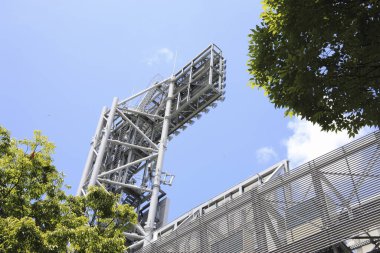 Stadyumda arka planda spor ışığı