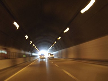 Tokyo bölgesi, Japonya, yol ve trafik manzarası.