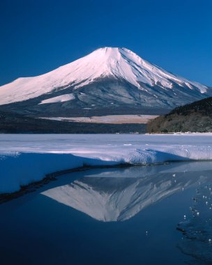 Kawaguchiko gölde fuji Dağı 