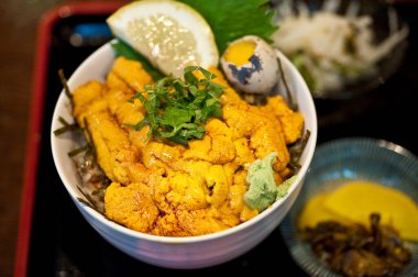 Havyarlı kase, Japon yemeği yakın çekim.