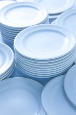 Beyaz arkaplanda beyaz plakaların kapatılması 