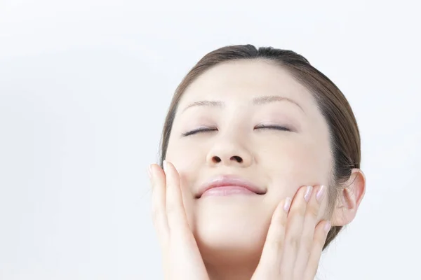 Schönheit Japanische Frau Tut Ihre Eigene Gesichtsmassage Nahaufnahme Porträt Auf — Stockfoto
