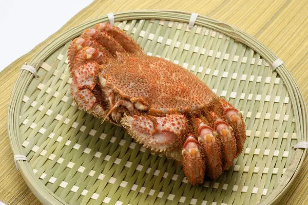 竹盘上的螃蟹美食照片 — 图库照片