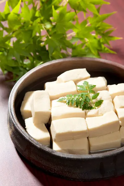 Tofu Mit Sojasauce Auf Dem Tisch — Stockfoto