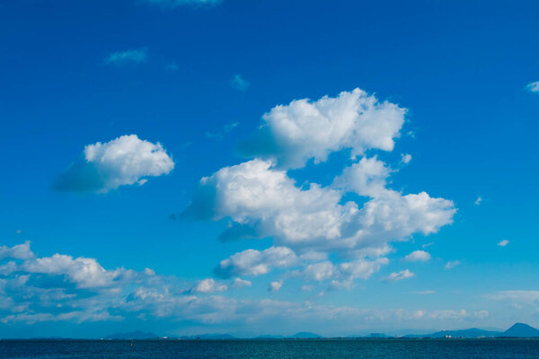 Голубое небо и облака