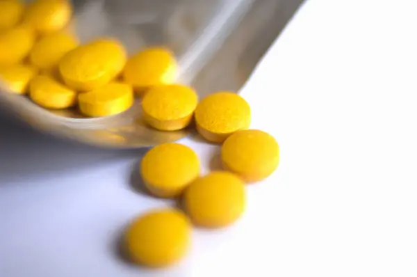 Van Dichtbij Bekijken Van Medische Pillen Witte Achtergrond Gezondheidszorg Geneeskunde — Stockfoto