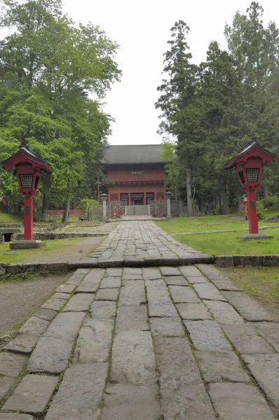公園のアジア寺院の赤いファサード — ストック写真