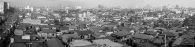 şehir arkaplanı, şehir görünümü siyah ve beyaz tonlarda 