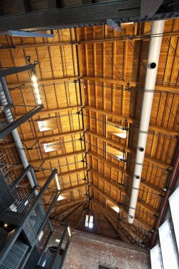 Ahşap çatının içi, alçak açılı veiw