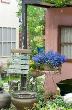 Parktaki güzel bahçe.