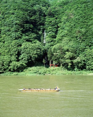 Güzel göl manzarası