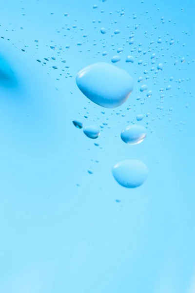Gotas Agua Sobre Fondo Azul —  Fotos de Stock