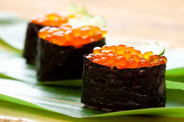 Gunkan Ikura Sushi Kawior Łososiowy — Zdjęcie stockowe