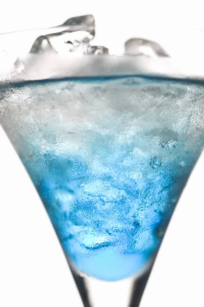 Kalter Blauer Cocktail Mit Eis Glas — Stockfoto