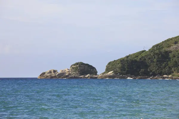 สวยงามของเกาะเขตร นหย แนวค นหย — ภาพถ่ายสต็อก