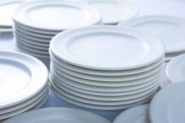 Beyaz arkaplanda beyaz plakaların kapatılması 