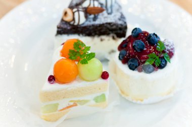 Lokantadaki yemekteki tatlı gurmenin yakın plan görüntüsü.             