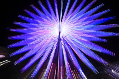 Renkli neon çizgileri olan soyut arkaplan  