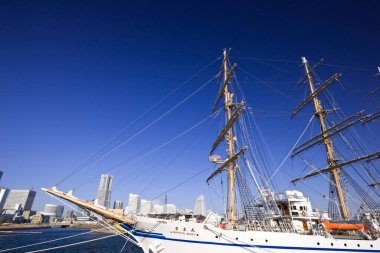 liman denizindeki gemi.