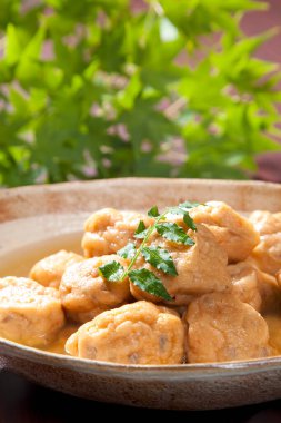 Tabakta körili tavuk