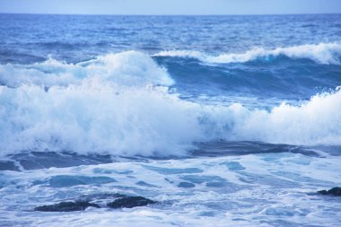 Denizde güzel dalgalar  