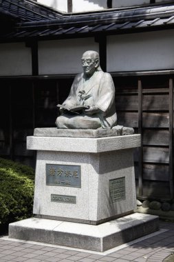 Ogata Koan 'ın heykeli, Japonya' nın Osaka şehrinde, Edo döneminde, Rangaku 'nun tanınmış bir Japon hekimi ve akademisyeni.