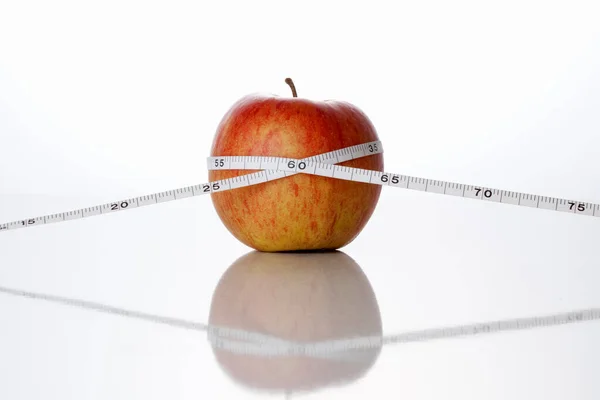 Apple Measuring Tape White Background Dieting Concept — Stock Photo, Image