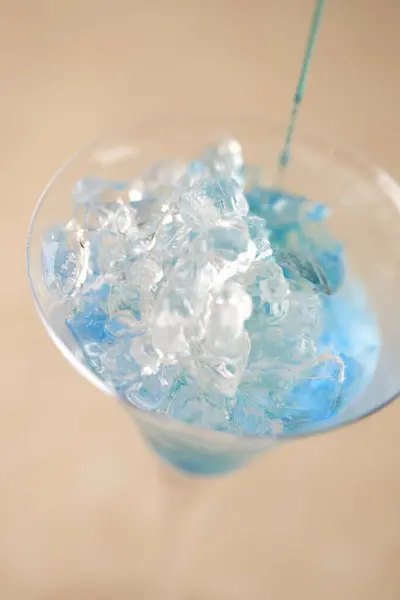 Cocktail Blu Nel Ghiaccio — Foto Stock