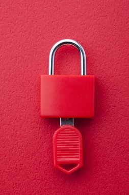 Masadaki asma kilit görüntüsü, güvenlik konsepti bakcgorund 