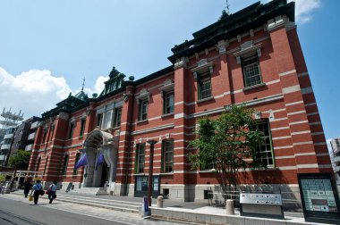 İnsanlar Tokyo Japonya Müzesini ziyaret ediyor.