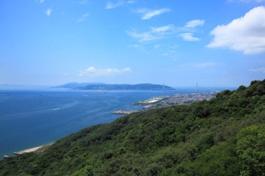 Akashi Kaikyo Köprüsü ve çevresindeki Japonya 'nın panoramik görüntüsü