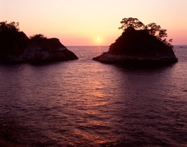 okyanus kıyısında gün batımı