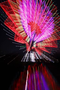 Renkli neon çizgileri olan soyut arkaplan  