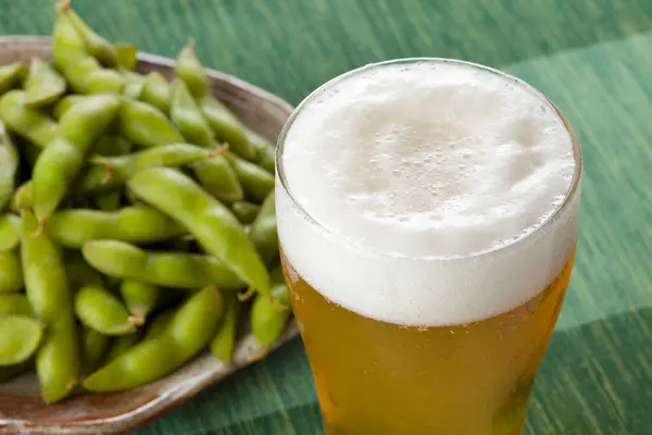 Пиво Зеленом Стакане Пиво — стоковое фото