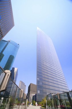 Gökdelenler modern Çin şehri bir düşük açılı görünümü