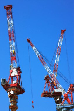 Kentsel inşaat alanındaki vinçler