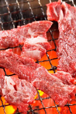 Barbekü, ızgara biftek ve et.