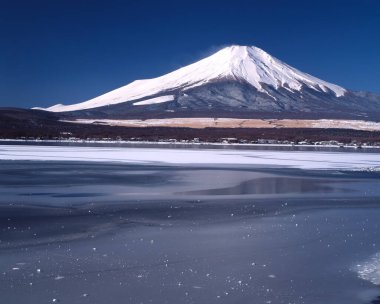 Kawaguchiko gölde fuji Dağı 