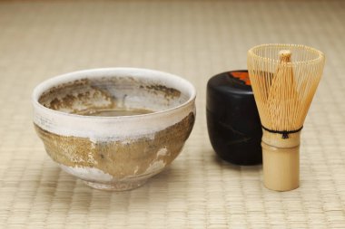 Japon çayı seti bambu hasırında.