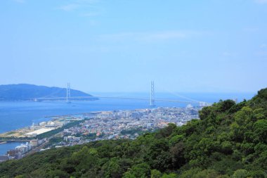 Akashi Kaikyo Köprüsü ve çevresindeki Japonya 'nın panoramik görüntüsü